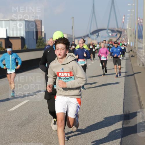 03.10.2025 - Köhlbrandbrückenlauf Jannik Wohlers http://msf.ph/oto/9067983 03.10.2025 09:47:18 Position 3 300 meine-sportfotos.de