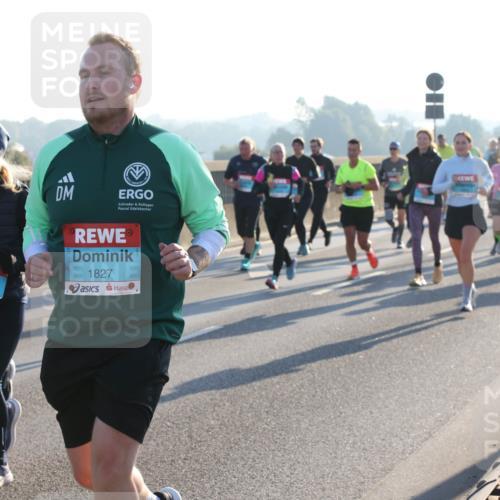 03.10.2025 - Köhlbrandbrückenlauf Lena Gebhardt http://msf.ph/oto/9067985 03.10.2025 09:24:05 Position 1 55, 1827 meine-sportfotos.de