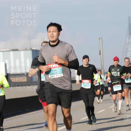 03.10.2025 - Köhlbrandbrückenlauf Jannik Wohlers http://msf.ph/oto/9068005 03.10.2025 09:47:31 Position 3 1110, 3817, 1043, 3568 meine-sportfotos.de