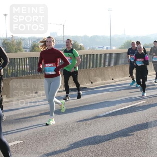 03.10.2025 - Köhlbrandbrückenlauf Lena Gebhardt http://msf.ph/oto/9068011 03.10.2025 09:24:06 Position 1 3816 meine-sportfotos.de