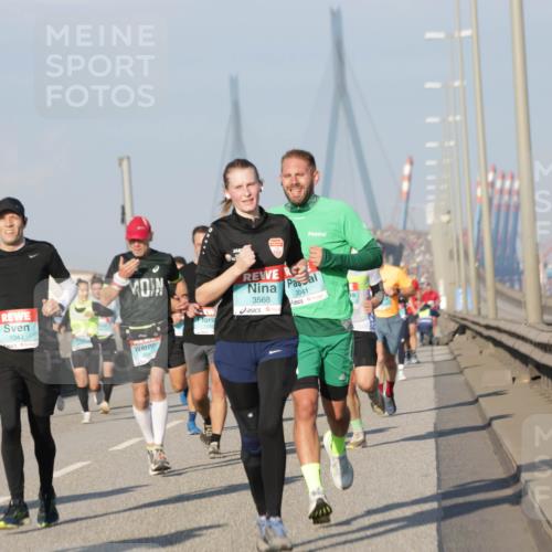 03.10.2025 - Köhlbrandbrückenlauf Jannik Wohlers http://msf.ph/oto/9068018 03.10.2025 09:47:33 Position 3 1043, 3568, 3041 meine-sportfotos.de