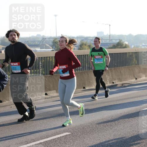 03.10.2025 - Köhlbrandbrückenlauf Lena Gebhardt http://msf.ph/oto/9068019 03.10.2025 09:24:06 Position 1 3110, 3725 meine-sportfotos.de