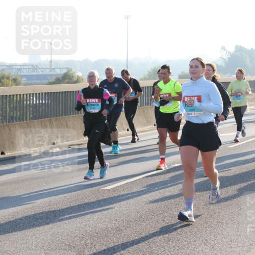 03.10.2025 - Köhlbrandbrückenlauf Lena Gebhardt http://msf.ph/oto/9068046 03.10.2025 09:24:07 Position 1 2707, 2789, 3668 meine-sportfotos.de