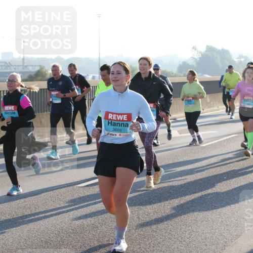 03.10.2025 - Köhlbrandbrückenlauf Lena Gebhardt http://msf.ph/oto/9068069 03.10.2025 09:24:08 Position 1 3668 meine-sportfotos.de