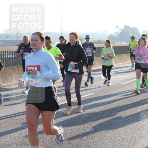 03.10.2025 - Köhlbrandbrückenlauf Lena Gebhardt http://msf.ph/oto/9068077 03.10.2025 09:24:08 Position 1 2789, 3668 meine-sportfotos.de
