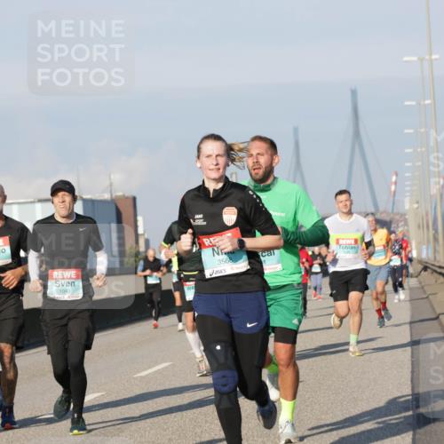 03.10.2025 - Köhlbrandbrückenlauf Jannik Wohlers http://msf.ph/oto/9068079 03.10.2025 09:47:34 Position 3 1194, 1043, 3568, 1 meine-sportfotos.de