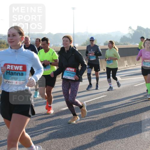 03.10.2025 - Köhlbrandbrückenlauf Lena Gebhardt http://msf.ph/oto/9068082 03.10.2025 09:24:08 Position 1 3668, 1834, 1967 meine-sportfotos.de