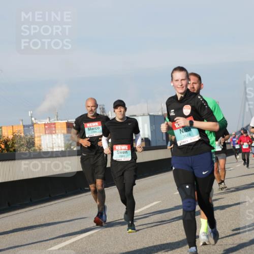 03.10.2025 - Köhlbrandbrückenlauf Jannik Wohlers http://msf.ph/oto/9068095 03.10.2025 09:47:35 Position 3 1110, 1194, 1043, 3568 meine-sportfotos.de