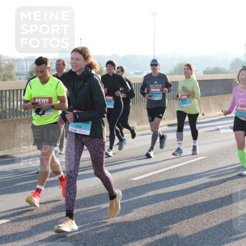 03.10.2025 - Köhlbrandbrückenlauf Lena Gebhardt http://msf.ph/oto/9068097 03.10.2025 09:24:09 Position 1 1834, 1762, 1629, 1967 meine-sportfotos.de