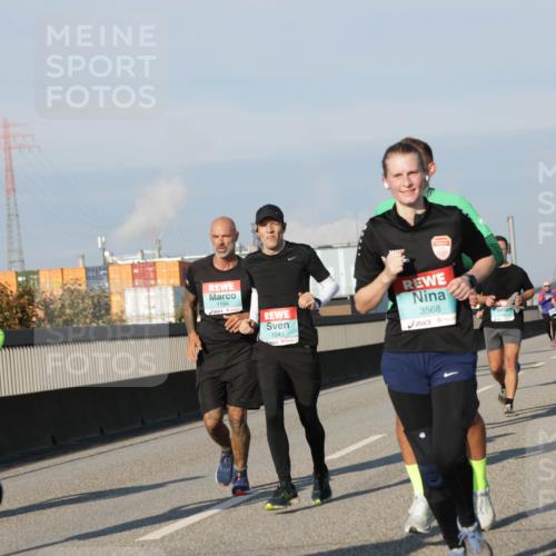 03.10.2025 - Köhlbrandbrückenlauf Jannik Wohlers http://msf.ph/oto/9068103 03.10.2025 09:47:35 Position 3 1110, 1194, 1043, 3568 meine-sportfotos.de