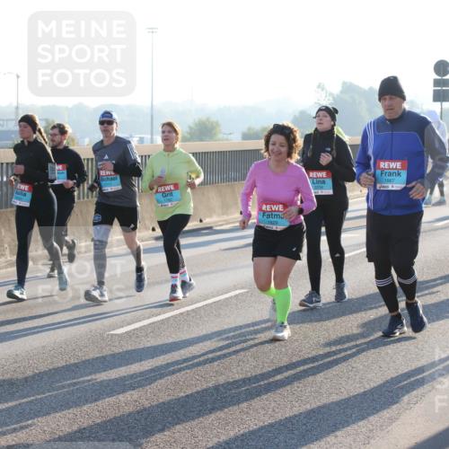 03.10.2025 - Köhlbrandbrückenlauf Lena Gebhardt http://msf.ph/oto/9068106 03.10.2025 09:24:09 Position 1 1834, 1717, 1629, 1967, 2151, 2234 meine-sportfotos.de