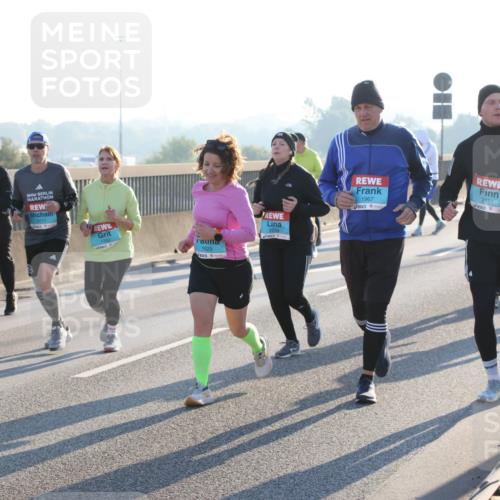 03.10.2025 - Köhlbrandbrückenlauf Lena Gebhardt http://msf.ph/oto/9068113 03.10.2025 09:24:10 Position 1 1717, 522377, 1967, 2151, 1629 meine-sportfotos.de