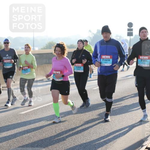 03.10.2025 - Köhlbrandbrückenlauf Lena Gebhardt http://msf.ph/oto/9068118 03.10.2025 09:24:10 Position 1 1717, 1762, 1967, 2151, 2234, 1371 meine-sportfotos.de