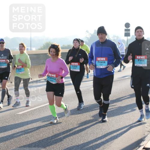 03.10.2025 - Köhlbrandbrückenlauf Lena Gebhardt http://msf.ph/oto/9068123 03.10.2025 09:24:10 Position 1 1717, 1762, 1629, 2234, 1967, 2151, 1300 meine-sportfotos.de