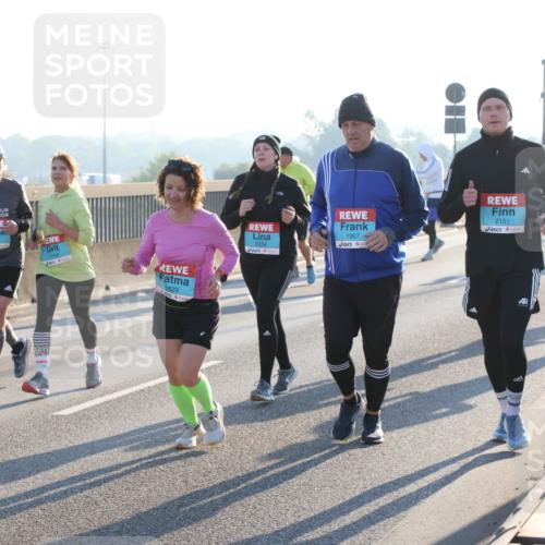 03.10.2025 - Köhlbrandbrückenlauf Lena Gebhardt http://msf.ph/oto/9068126 03.10.2025 09:24:10 Position 1 3383, 1717, 1762, 1629, 2234, 1967, 2151, 1300 meine-sportfotos.de