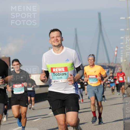 03.10.2025 - Köhlbrandbrückenlauf Jannik Wohlers http://msf.ph/oto/9068128 03.10.2025 09:47:38 Position 3 1146, 3790, 1226, 3495 meine-sportfotos.de