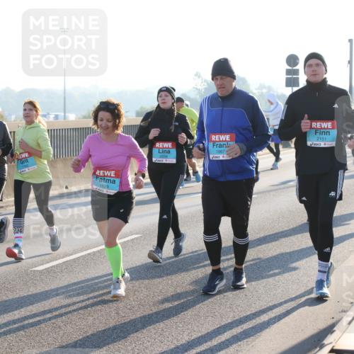 03.10.2025 - Köhlbrandbrückenlauf Lena Gebhardt http://msf.ph/oto/9068129 03.10.2025 09:24:10 Position 1 3383, 1717, 1762, 1629, 2234, 1967, 2151, 3000 meine-sportfotos.de