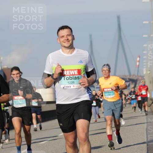 03.10.2025 - Köhlbrandbrückenlauf Jannik Wohlers http://msf.ph/oto/9068134 03.10.2025 09:47:38 Position 3 1146, 3790, 180, 1226 meine-sportfotos.de