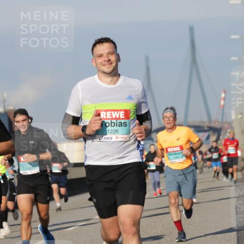 03.10.2025 - Köhlbrandbrückenlauf Jannik Wohlers http://msf.ph/oto/9068140 03.10.2025 09:47:38 Position 3 1146, 3790, 0, 1226 meine-sportfotos.de