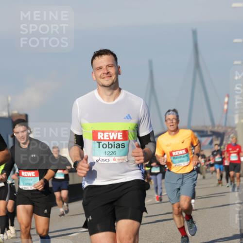 03.10.2025 - Köhlbrandbrückenlauf Jannik Wohlers http://msf.ph/oto/9068146 03.10.2025 09:47:38 Position 3 1146, 3790, 1226 meine-sportfotos.de