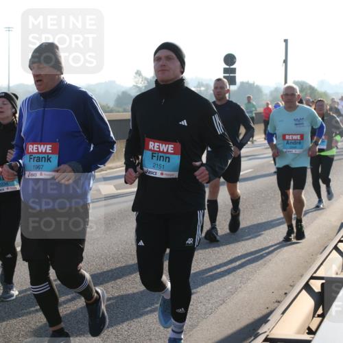03.10.2025 - Köhlbrandbrückenlauf Lena Gebhardt http://msf.ph/oto/9068147 03.10.2025 09:24:11 Position 1 2234, 1967, 2151, 3030, 2848 meine-sportfotos.de