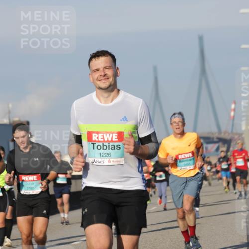 03.10.2025 - Köhlbrandbrückenlauf Jannik Wohlers http://msf.ph/oto/9068148 03.10.2025 09:47:38 Position 3 1146, 3790, 1226 meine-sportfotos.de