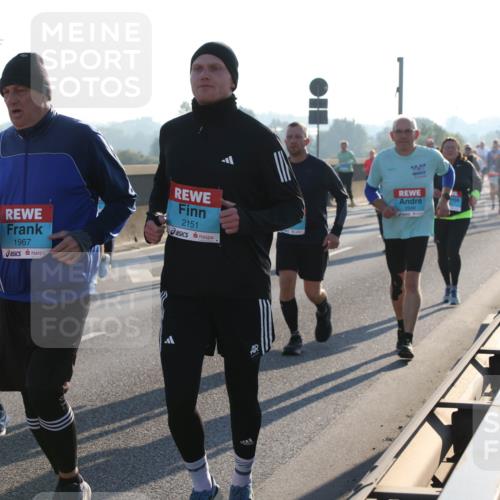 03.10.2025 - Köhlbrandbrückenlauf Lena Gebhardt http://msf.ph/oto/9068153 03.10.2025 09:24:11 Position 1 2234, 1967, 2151, 30, 00 meine-sportfotos.de