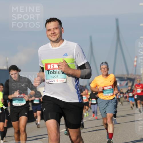 03.10.2025 - Köhlbrandbrückenlauf Jannik Wohlers http://msf.ph/oto/9068154 03.10.2025 09:47:38 Position 3 1146, 1226 meine-sportfotos.de