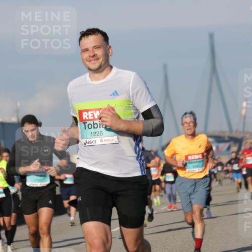 03.10.2025 - Köhlbrandbrückenlauf Jannik Wohlers http://msf.ph/oto/9068156 03.10.2025 09:47:38 Position 3 3790, 1146, 1226 meine-sportfotos.de