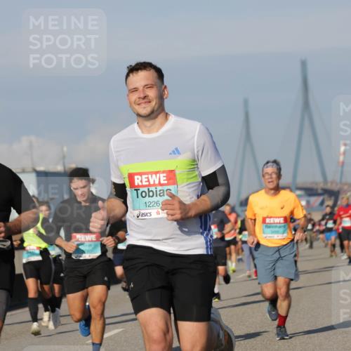 03.10.2025 - Köhlbrandbrückenlauf Jannik Wohlers http://msf.ph/oto/9068160 03.10.2025 09:47:38 Position 3 1146, 1226, 3495 meine-sportfotos.de