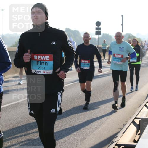 03.10.2025 - Köhlbrandbrückenlauf Lena Gebhardt http://msf.ph/oto/9068165 03.10.2025 09:24:11 Position 1 19, 2151 meine-sportfotos.de