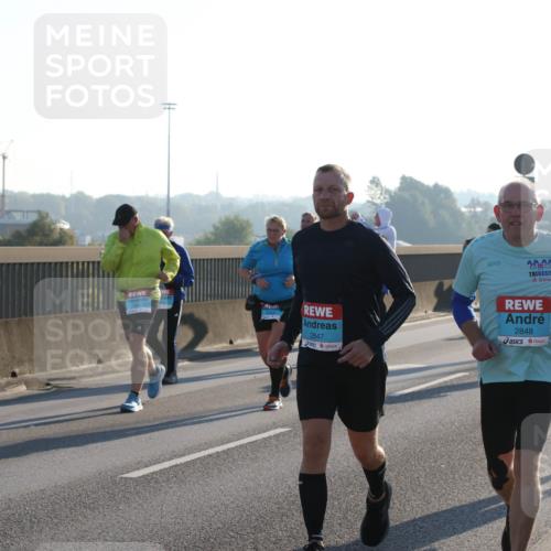 03.10.2025 - Köhlbrandbrückenlauf Lena Gebhardt http://msf.ph/oto/9068197 03.10.2025 09:24:12 Position 1 2825, 2847, 2848, 1991 meine-sportfotos.de