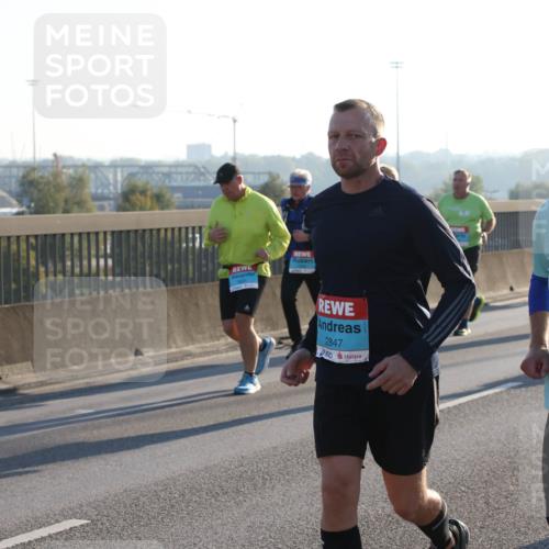03.10.2025 - Köhlbrandbrückenlauf Lena Gebhardt http://msf.ph/oto/9068217 03.10.2025 09:24:13 Position 1 2847, 2848 meine-sportfotos.de