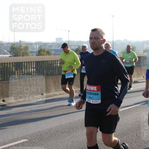 03.10.2025 - Köhlbrandbrückenlauf Lena Gebhardt http://msf.ph/oto/9068221 03.10.2025 09:24:13 Position 1 2847, 2848 meine-sportfotos.de