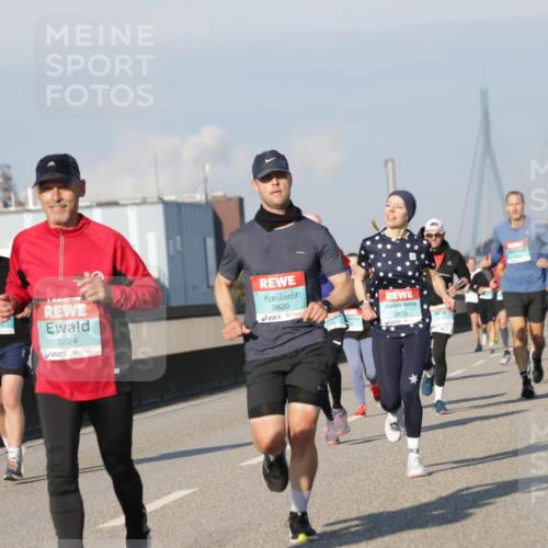 03.10.2025 - Köhlbrandbrückenlauf Jannik Wohlers http://msf.ph/oto/9068261 03.10.2025 09:47:44 Position 3 3224, 3820, 2979 meine-sportfotos.de
