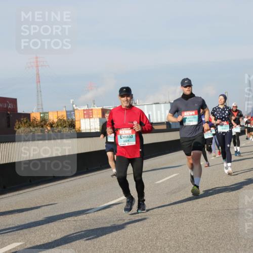 03.10.2025 - Köhlbrandbrückenlauf Jannik Wohlers http://msf.ph/oto/9068267 03.10.2025 09:47:44 Position 3 3224, 3820 meine-sportfotos.de