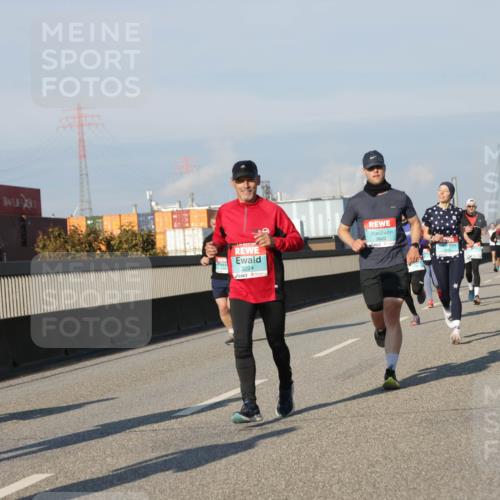 03.10.2025 - Köhlbrandbrückenlauf Jannik Wohlers http://msf.ph/oto/9068270 03.10.2025 09:47:44 Position 3 3224, 3820 meine-sportfotos.de