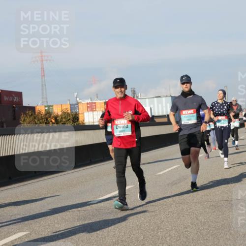 03.10.2025 - Köhlbrandbrückenlauf Jannik Wohlers http://msf.ph/oto/9068273 03.10.2025 09:47:44 Position 3 3224, 3820 meine-sportfotos.de