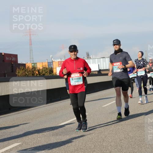 03.10.2025 - Köhlbrandbrückenlauf Jannik Wohlers http://msf.ph/oto/9068284 03.10.2025 09:47:45 Position 3 3224, 3820 meine-sportfotos.de