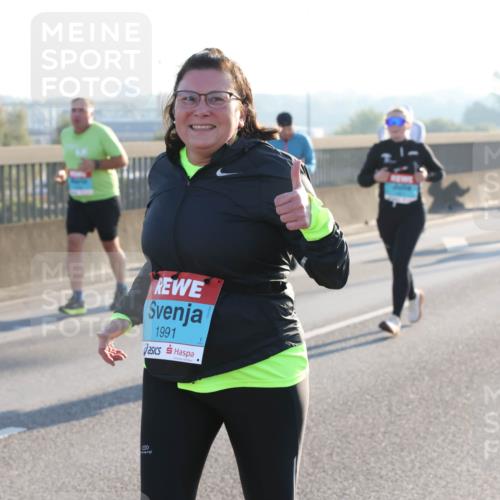 03.10.2025 - Köhlbrandbrückenlauf Lena Gebhardt http://msf.ph/oto/9068286 03.10.2025 09:24:16 Position 1 1991 meine-sportfotos.de