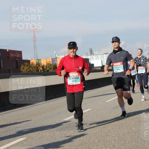 03.10.2025 - Köhlbrandbrückenlauf Jannik Wohlers http://msf.ph/oto/9068290 03.10.2025 09:47:45 Position 3 3224, 3820 meine-sportfotos.de