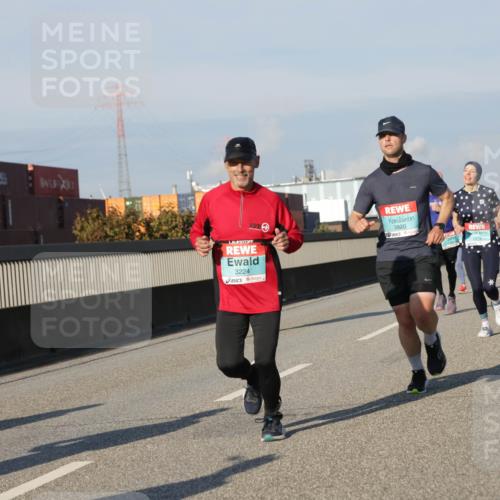 03.10.2025 - Köhlbrandbrückenlauf Jannik Wohlers http://msf.ph/oto/9068293 03.10.2025 09:47:45 Position 3 10160, 3224, 3820 meine-sportfotos.de