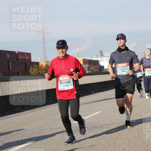 03.10.2025 - Köhlbrandbrückenlauf Jannik Wohlers http://msf.ph/oto/9068309 03.10.2025 09:47:45 Position 3 17, 3224, 3820, 2979 meine-sportfotos.de