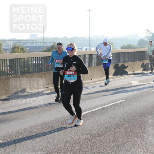 03.10.2025 - Köhlbrandbrückenlauf Lena Gebhardt http://msf.ph/oto/9068312 03.10.2025 09:24:16 Position 1 1734, 1971 meine-sportfotos.de