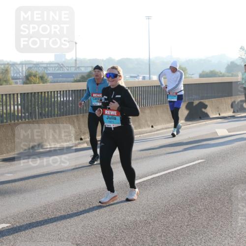 03.10.2025 - Köhlbrandbrückenlauf Lena Gebhardt http://msf.ph/oto/9068315 03.10.2025 09:24:17 Position 1 1734, 1971 meine-sportfotos.de