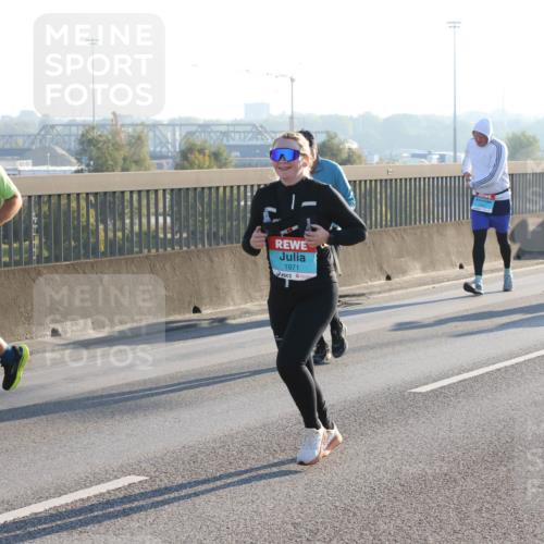 03.10.2025 - Köhlbrandbrückenlauf Lena Gebhardt http://msf.ph/oto/9068328 03.10.2025 09:24:17 Position 1 1734, 1971 meine-sportfotos.de