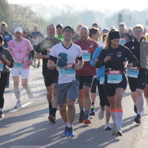 03.10.2025 - Köhlbrandbrückenlauf Jannik Wohlers http://msf.ph/oto/9068395 03.10.2025 09:16:24 Position 3 2732, 1516, 191, 3842, 3516 meine-sportfotos.de