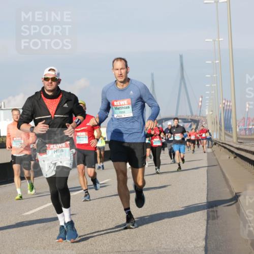 03.10.2025 - Köhlbrandbrückenlauf Jannik Wohlers http://msf.ph/oto/9068399 03.10.2025 09:47:49 Position 3 1130, 1219, 1058 meine-sportfotos.de