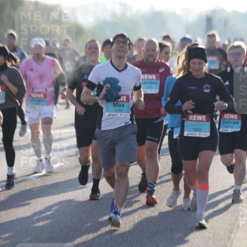 03.10.2025 - Köhlbrandbrückenlauf Jannik Wohlers http://msf.ph/oto/9068402 03.10.2025 09:16:24 Position 3 2132, 1516, 1191, 3842, 3516 meine-sportfotos.de