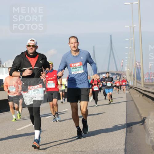 03.10.2025 - Köhlbrandbrückenlauf Jannik Wohlers http://msf.ph/oto/9068404 03.10.2025 09:47:49 Position 3 1130, 1219, 1058 meine-sportfotos.de
